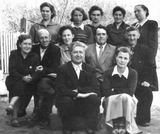 Коллектив Новокачалинской школы, 50-е годы, Ф.М. Бурый во втором ряду второй слева
