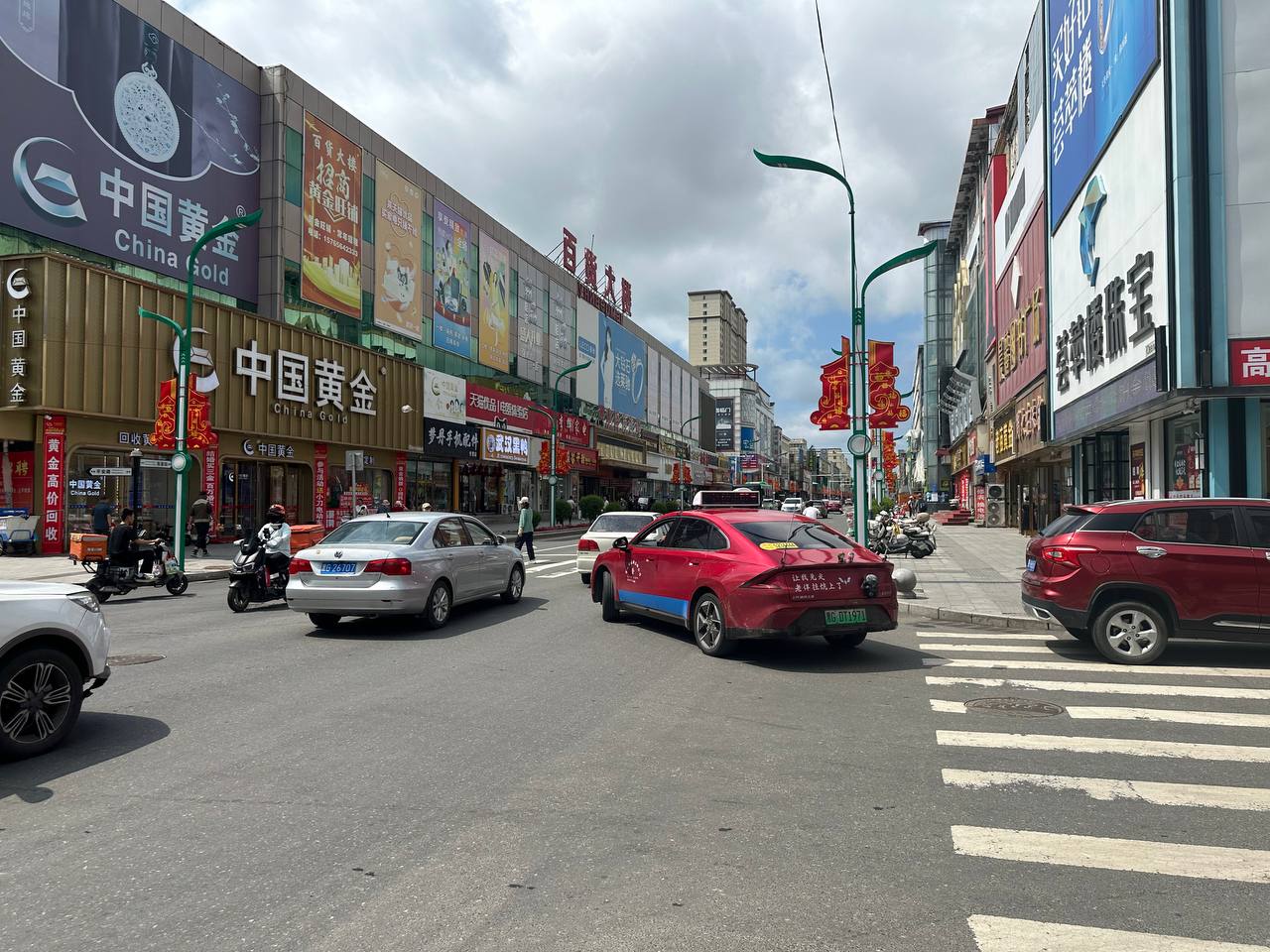 Осенний шопинг в Мишане: гид по главной торговой улице